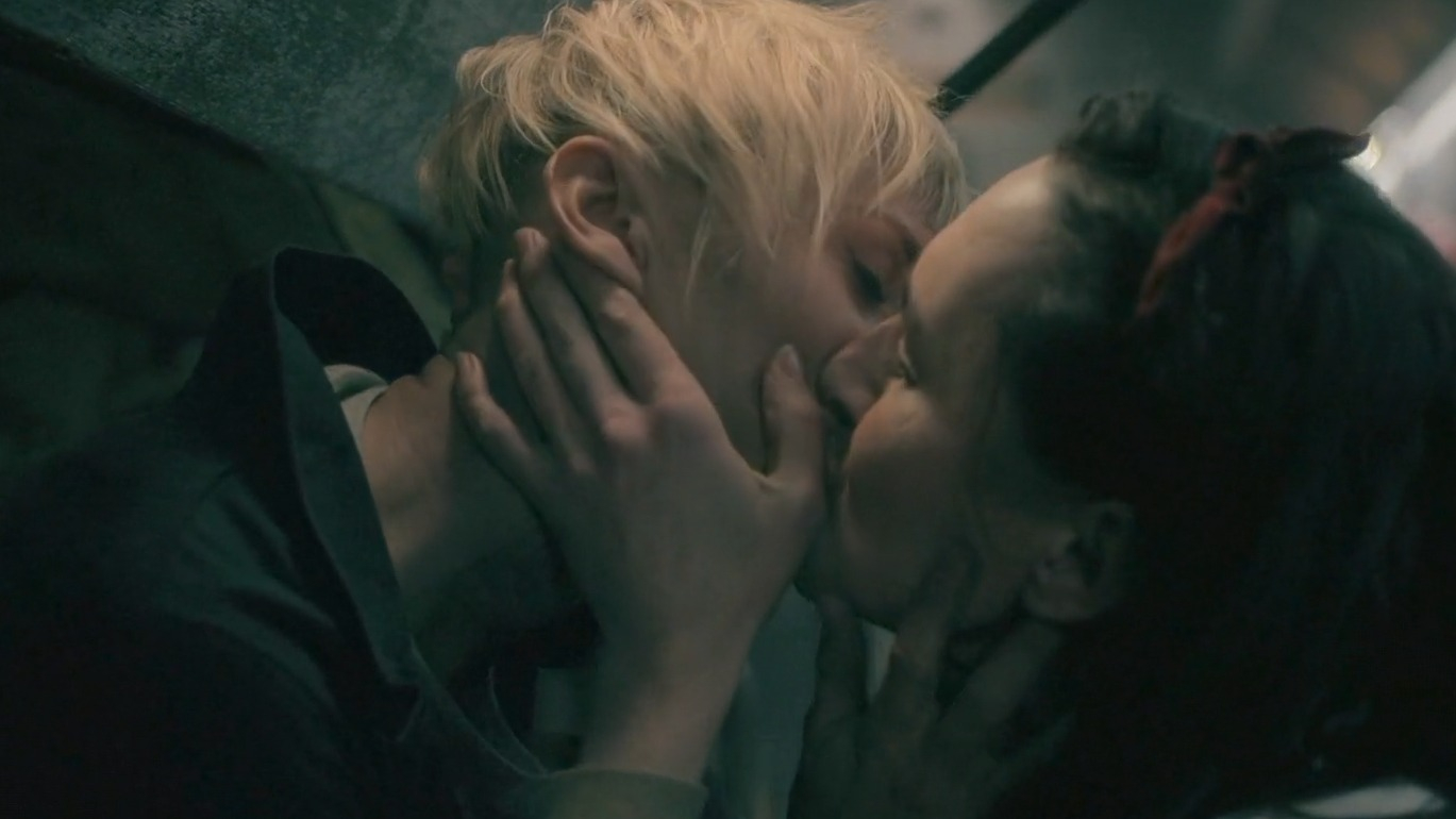 Hottest Mickey Sumner Scene in Snowpiercer. Lesbian, butt, sexy. 350090