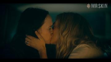 Elliott Page, Marin Ireland in The Umbrella Academy (2019-2022) Lesbian Lesbian 309833