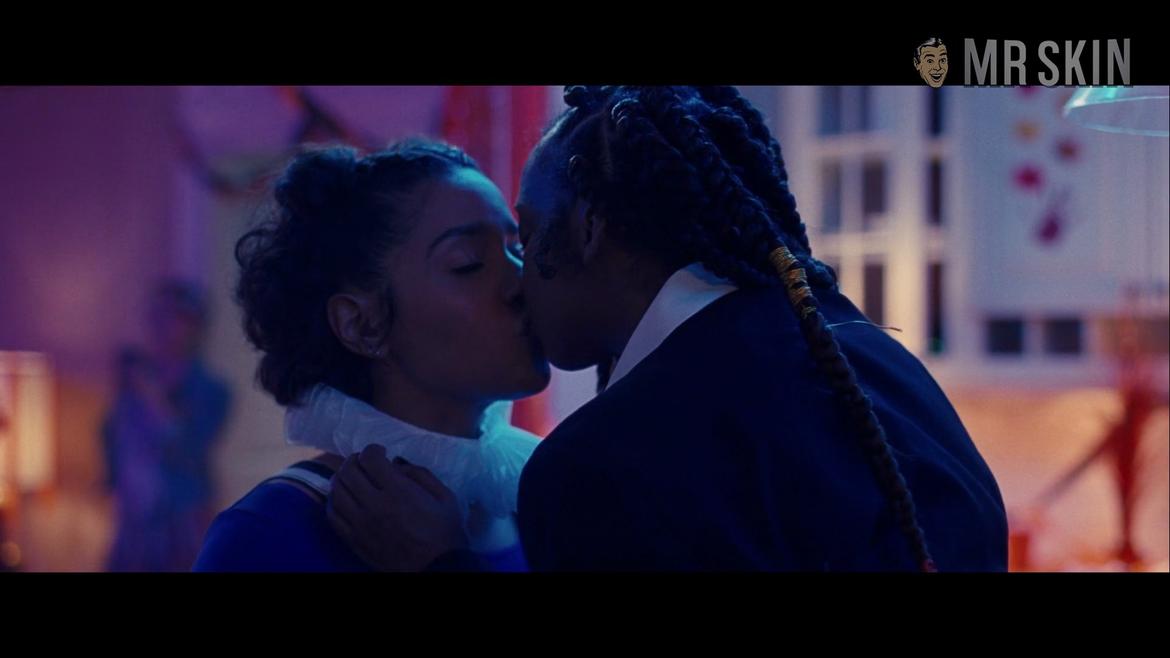 Coral Peña, Kara Young in Chemical Hearts (2020) Lesbian Lesbian 310838