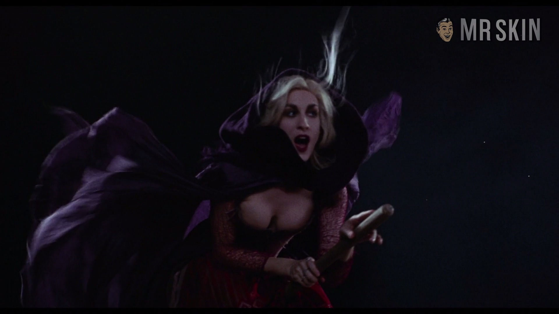 Sarah Jessica Parker in Hocus Pocus (1993) Sexy Sexy 311981