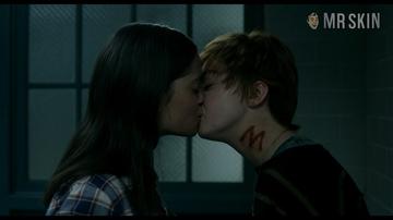 Blu Hunt, Maisie Williams in The New Mutants (2020) Lesbian Lesbian Sexy 314708