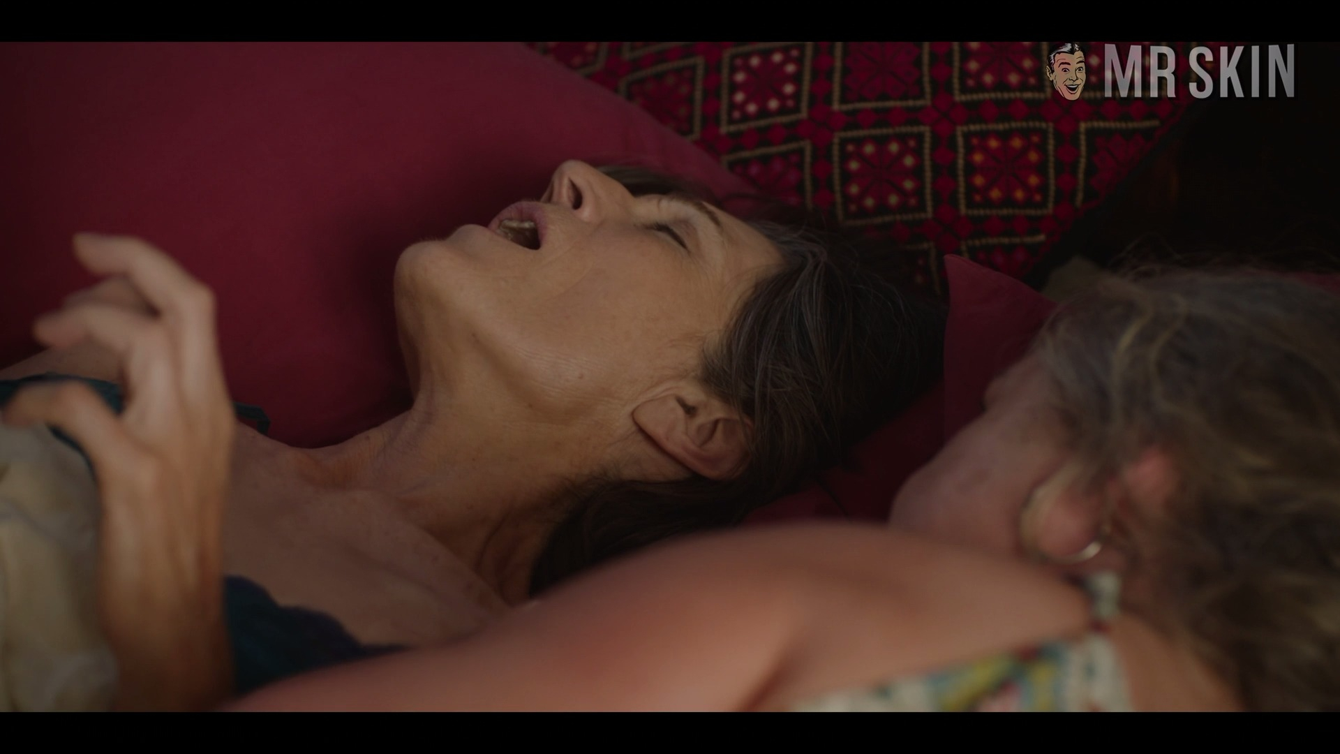 Sexiest Scenes of Edie Henley from The End. Lesbian, Sexy, breasts, underwear. 326741