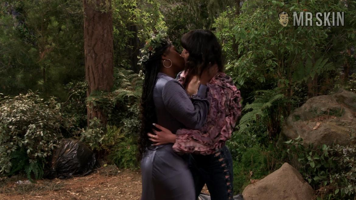 Poppy Liu, Laci Mosley in iCarly (2021) Lesbian Lesbian 327320