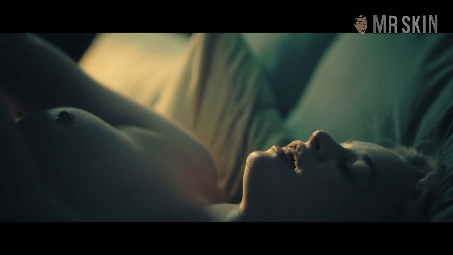 Luna Wedler in Je suis Karl (2021) Sexy Right Breast Breasts Lesbian 328515