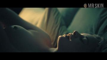 Luna Wedler in Je suis Karl (2021) Sexy Right Breast Breasts Lesbian 328515