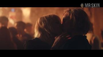 Luna Wedler in Je suis Karl (2021) Lesbian Breasts Lesbian 328518