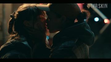 Kaitlyn Dever, Cleopatra Coleman in Dopesick (2021) Lesbian Lesbian Sexy 329667