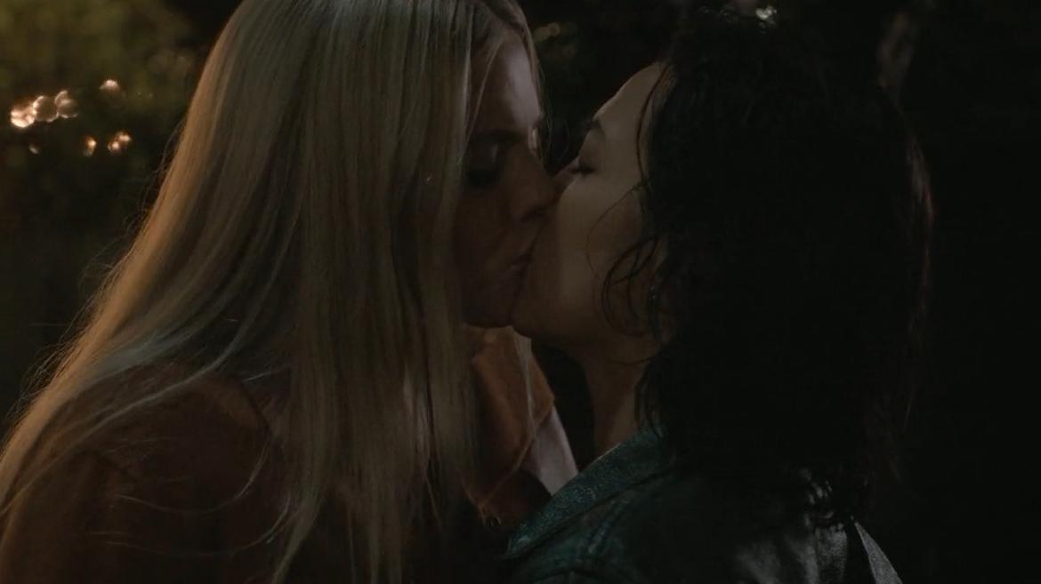 Reneé Rapp, Midori Francis in The Sex Lives of College Girls (2021-2025) Lesbian Lesbian Sexy 332103