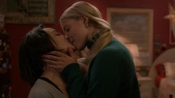 Reneé Rapp, Midori Francis in The Sex Lives of College Girls (2021-2025) Lesbian Lesbian Sexy 332259