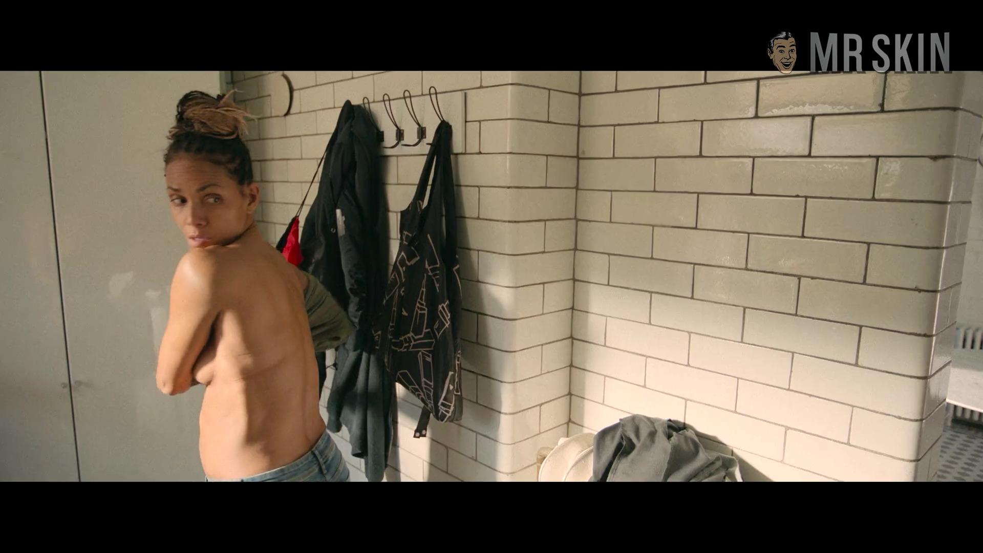 Bruised's Sexiest Scenes with Halle Berry. Sexy, breasts, lesbian. 332022