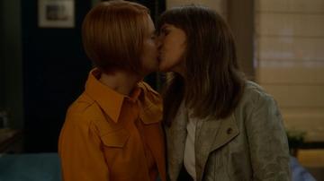 Cynthia Nixon, Dolly Wells in And Just Like That… (2021-2025) Lesbian Breasts Bush 353779