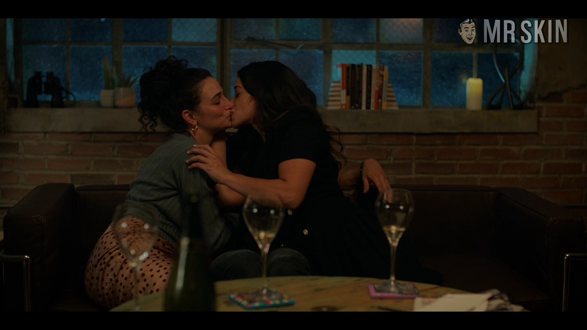 I Want You Back's Sexiest Scenes with Jenny Slate. Lesbian, Underwear. 335634