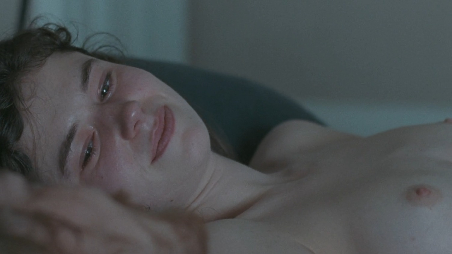 Alison Oliver Naked as Frances Flynn. Breasts, Sexy, Underwear, Butt, left breast, lesbian. 339033