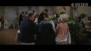 Shirley MacLaine in What a Way to Go! (1964) Sexy Bikini Breasts 339711