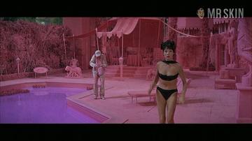 Shirley MacLaine in What a Way to Go! (1964) Bikini Sexy Bikini Breasts 339720