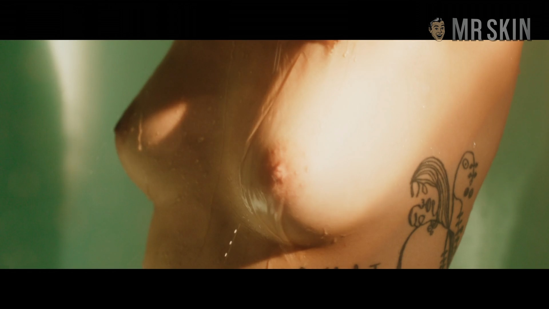 Ella-Rae Smith Naked in Into the Deep. Breasts, bikini, lesbian. 341059
