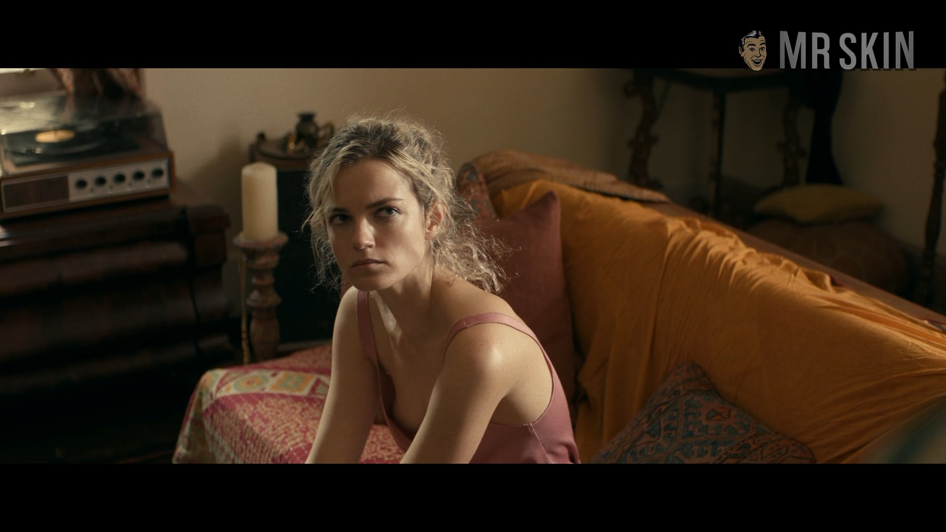 Elektra Jansson-Kilbey in Shantaram (2022) Breasts Nipslip Right Nipslip Breasts Nipslip 341558