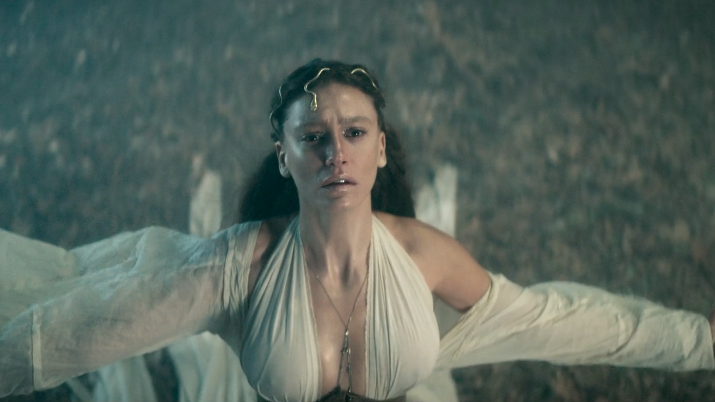 Shahmaran's Sexiest Scenes with Serenay Sarıkaya. Sexy, breasts, butt. 350292