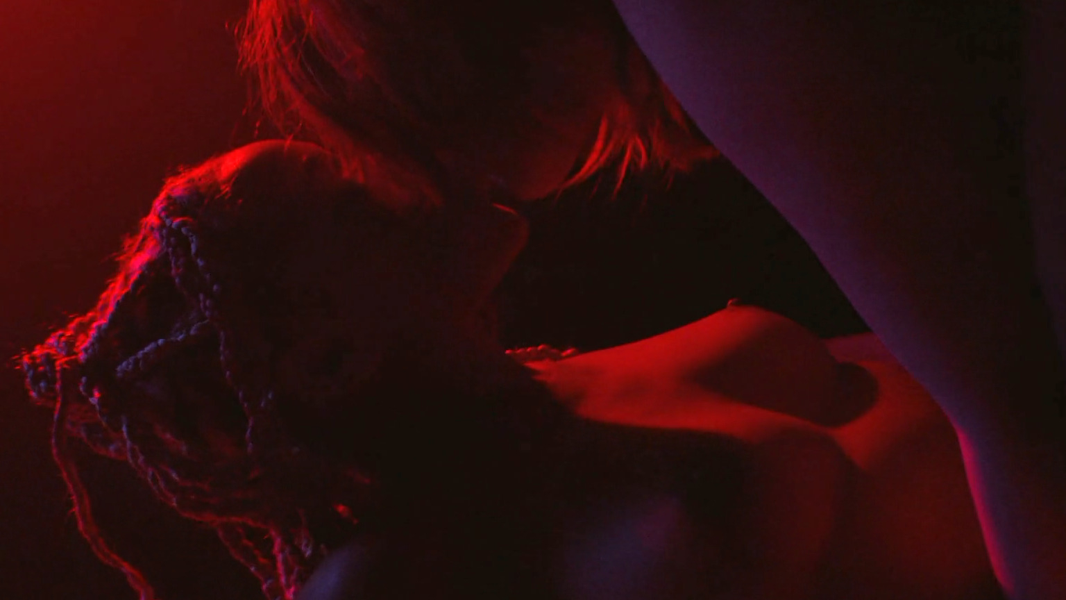 Amandla Stenberg Nude as Jonny. Breasts, Lesbian, Sexy. 345638