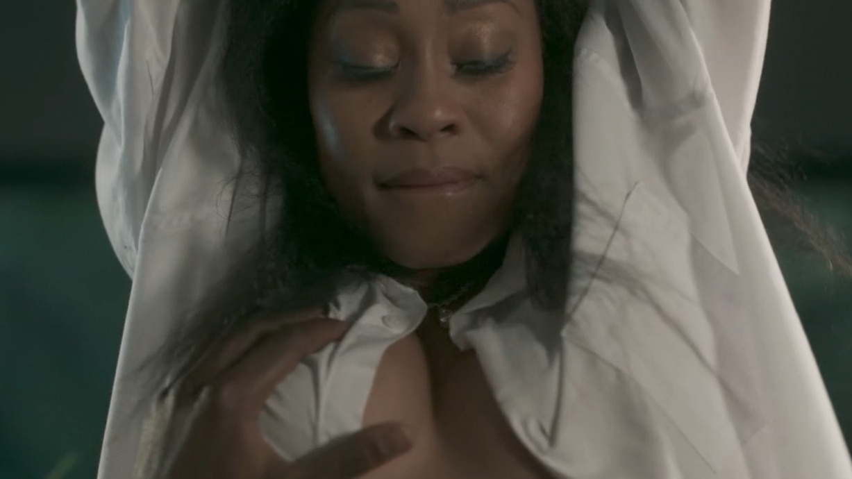 Sexiest Scenes of Nandi Mahlati from Fatal Seduction. Sexy, breasts, left breast. 356585