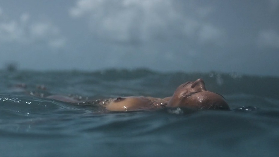 Alice Carvalho Nude in New Bandits. Breasts, bikini, butt. 345364