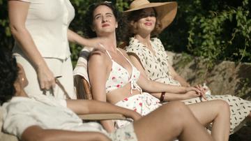 Kate Winslet, Noémie Merlant in Lee (2024) Bikini Bikini Breasts 351171