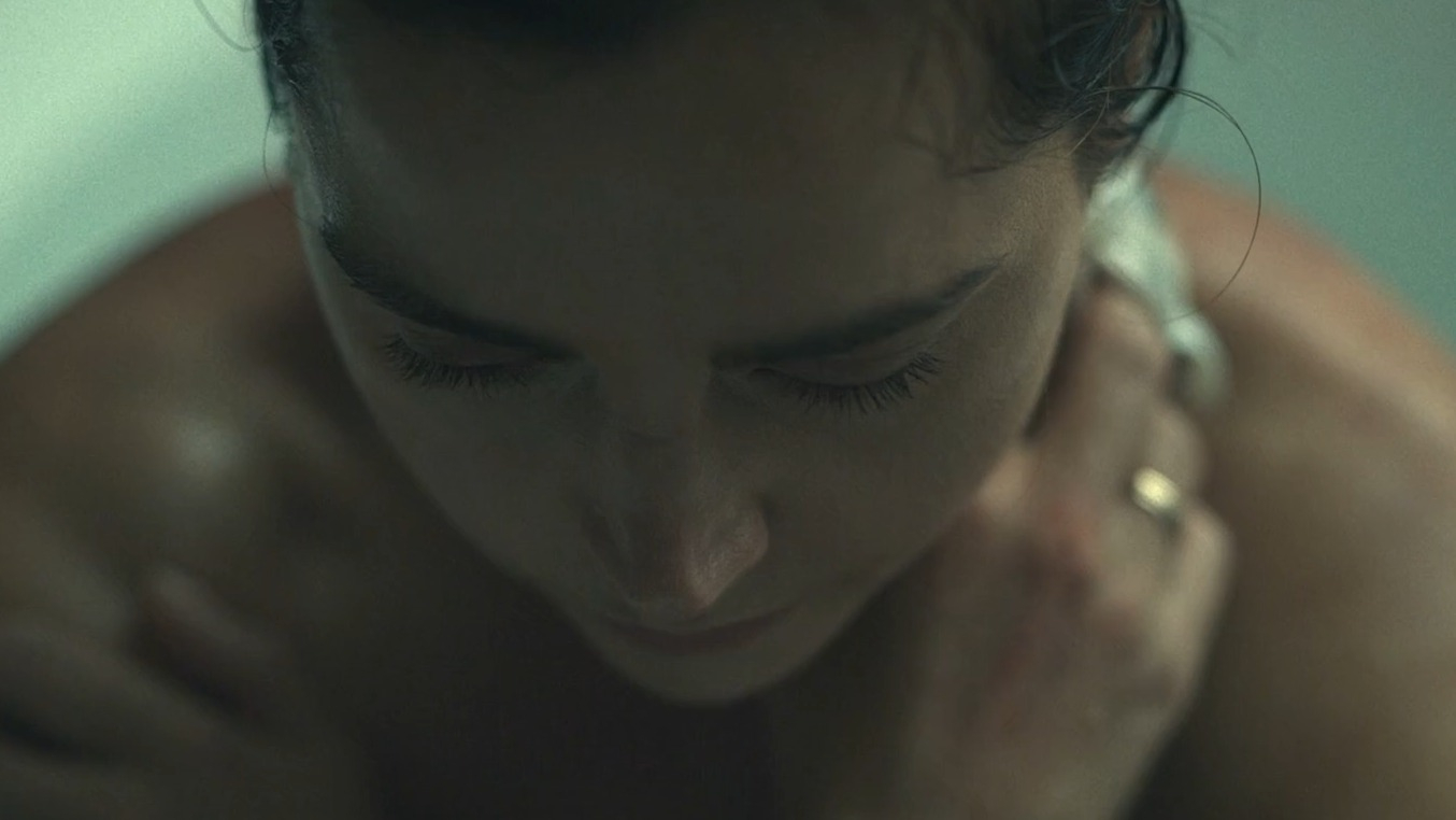 Sexiest Scenes of Liv from Wilderness. Sexy, lesbian. 345647