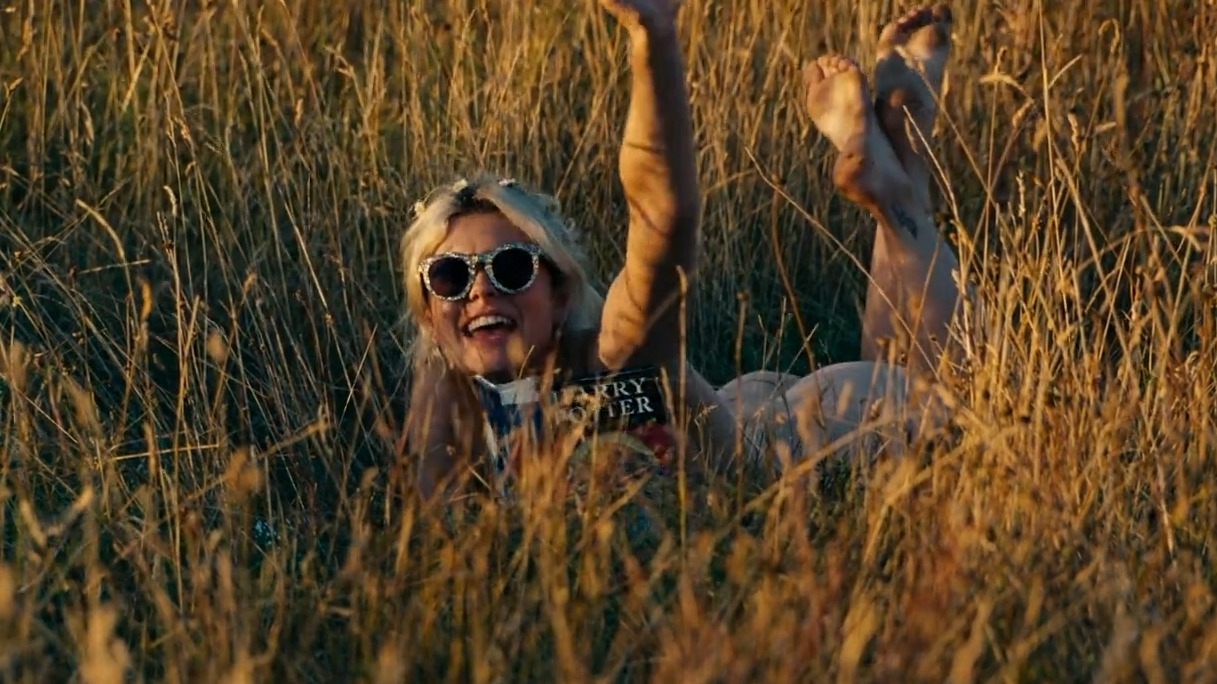 Alison Oliver in Saltburn (2023) Butt Bikini Butt 347026