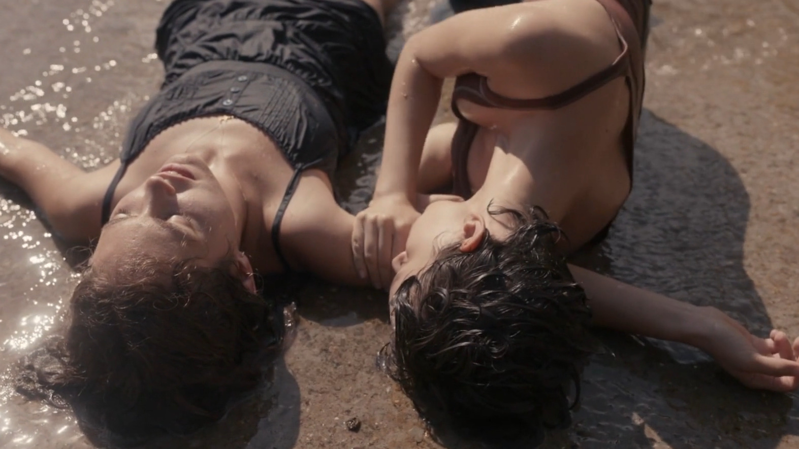 Hottest Alicia Falcó Scene in In the Company of Women. Sexy, breasts, left nipslip. 346346