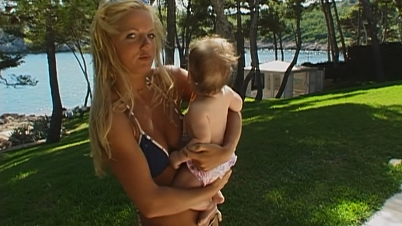 Sexiest Scenes of Herself from Robbie Williams. Bikini, Sexy. 346463