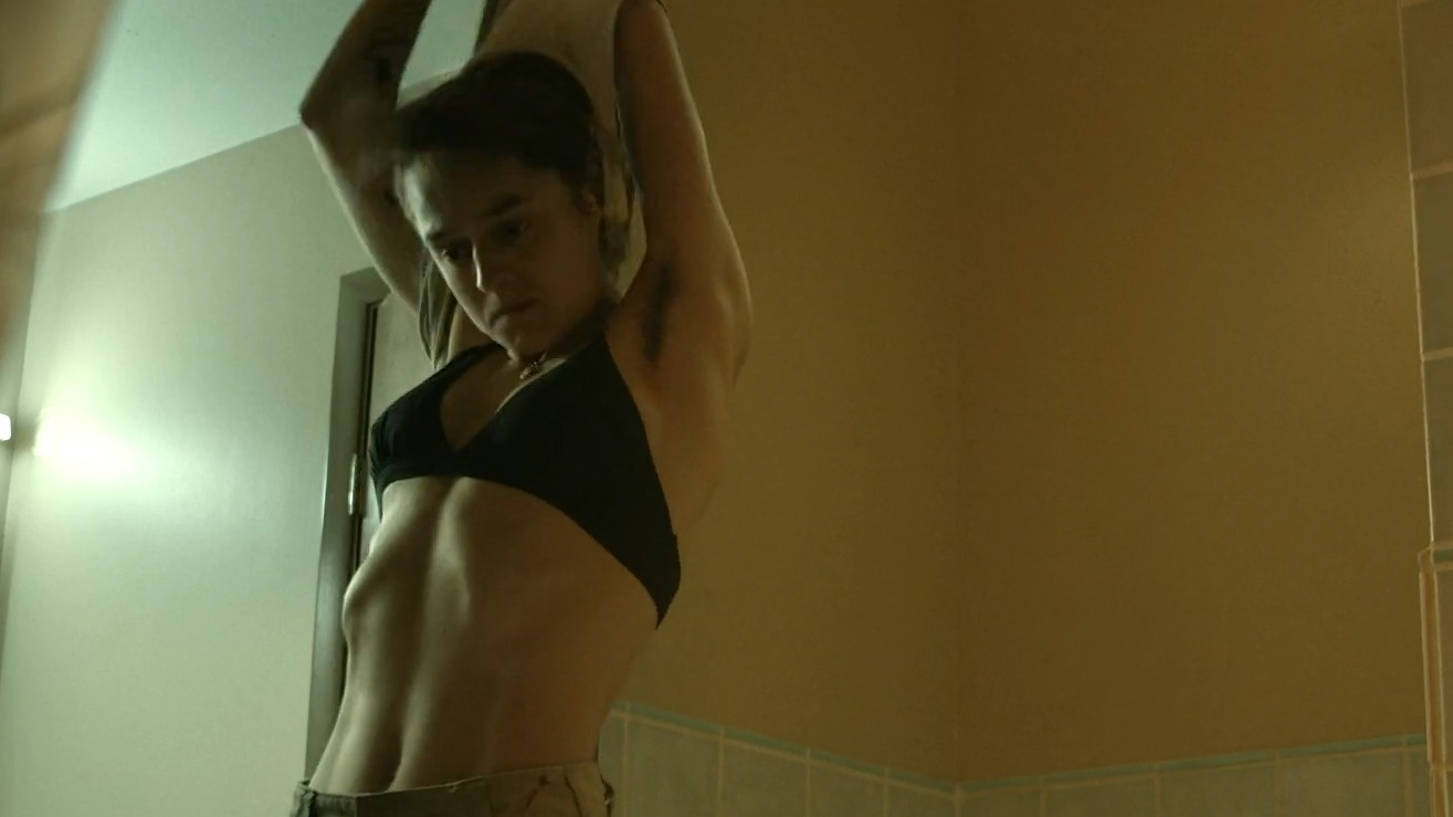 Emma Corrin Nude as Darby Hart. Butt, Sexy, Underwear, bikini, breasts. 346874