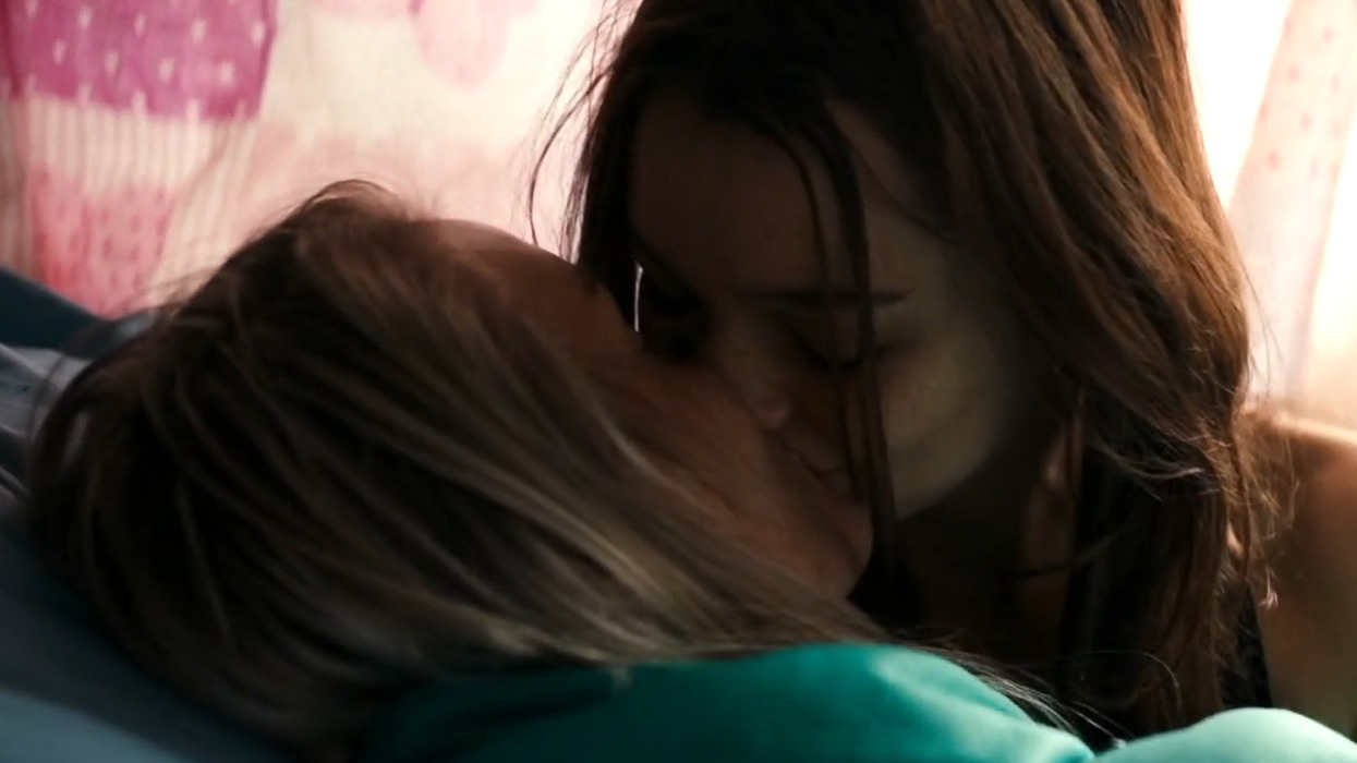 Sexiest Florence Scenes. Lesbian, bikini, breasts. 348442