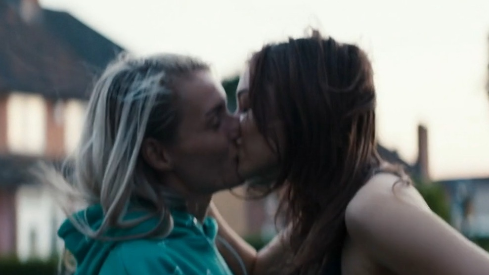 Sexiest Scenes of Florence from Silver Haze. Lesbian, bikini, breasts. 348443