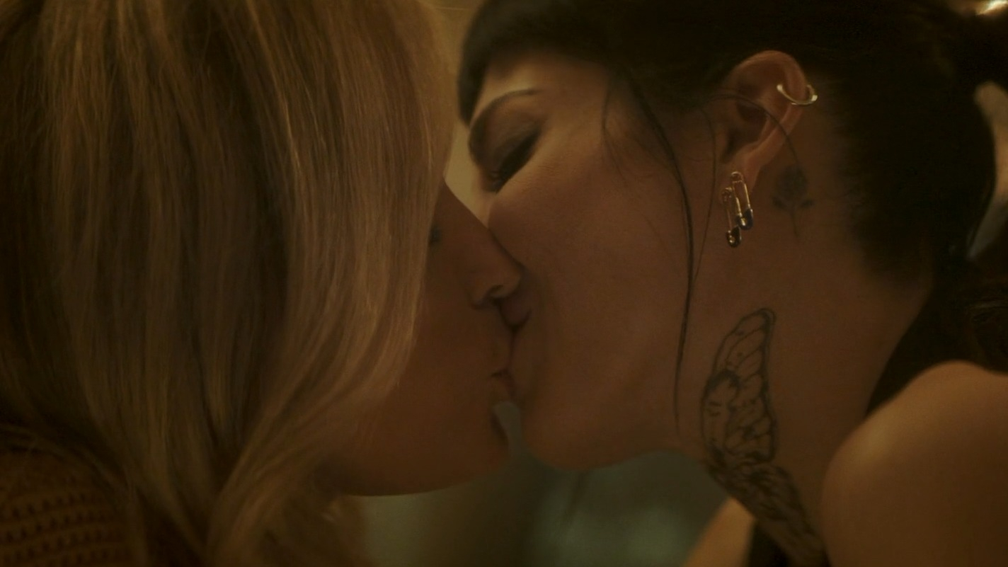 Sexiest Scenes of Maxine from Dead Boy Detectives. Lesbian. 348779