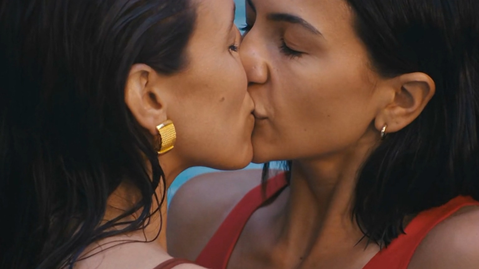 Natalee Linez, Gina Vitori in Blood, Beach, Betrayal (2024) Lesbian Bikini Bikini Lesbian 350102
