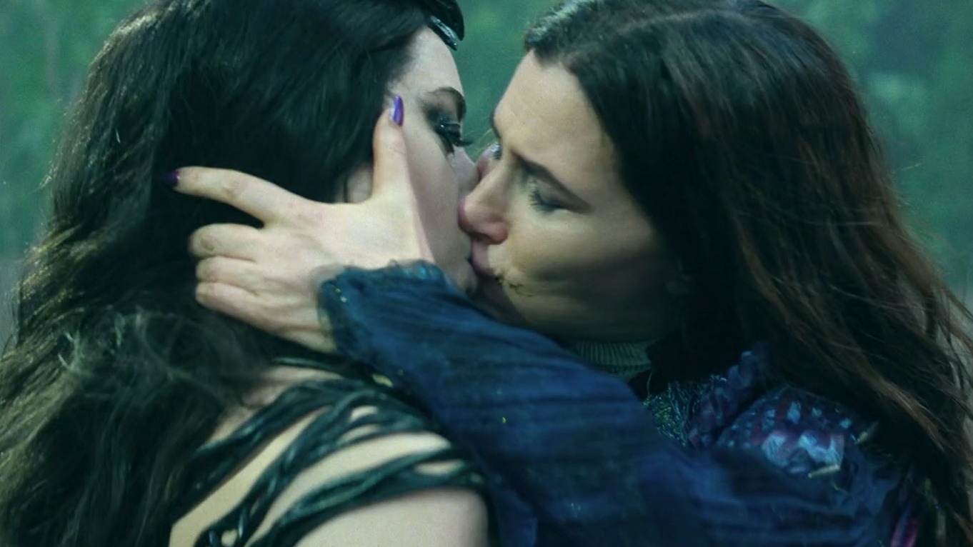 Sexiest Scenes of Agnes O'Connor / Agatha Harkness from Agatha All Along. Lesbian, butt, sexy. 351305