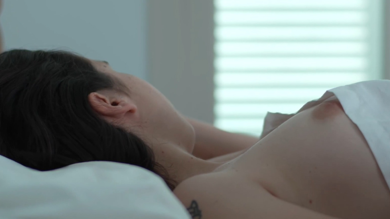 Macarena Sanz Nude in El hombre bueno. Right Breast, breasts, butt. 350914
