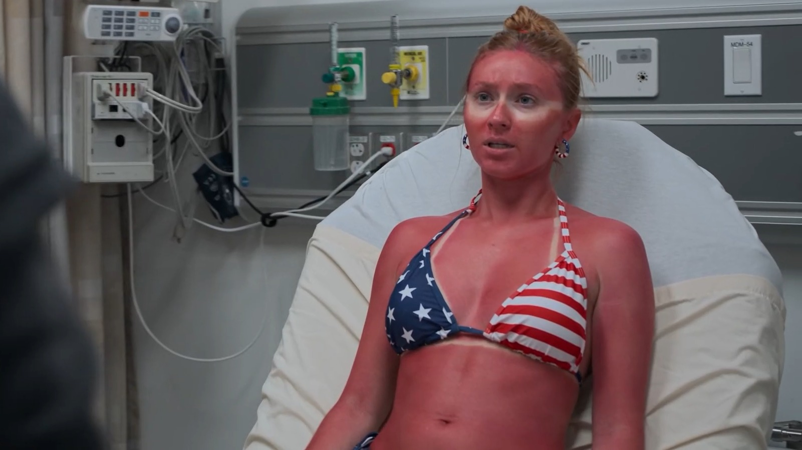 Jenna Moloney in The Pitt (2025) Bikini Bikini 356827