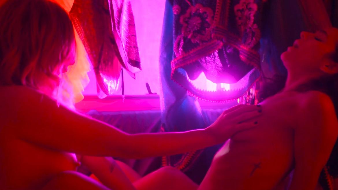 Bruna Marquezine, Fernanda Paes Leme in Benefits with Friends (2024) Lesbian Sexy Breasts Breasts Lesbian 352416