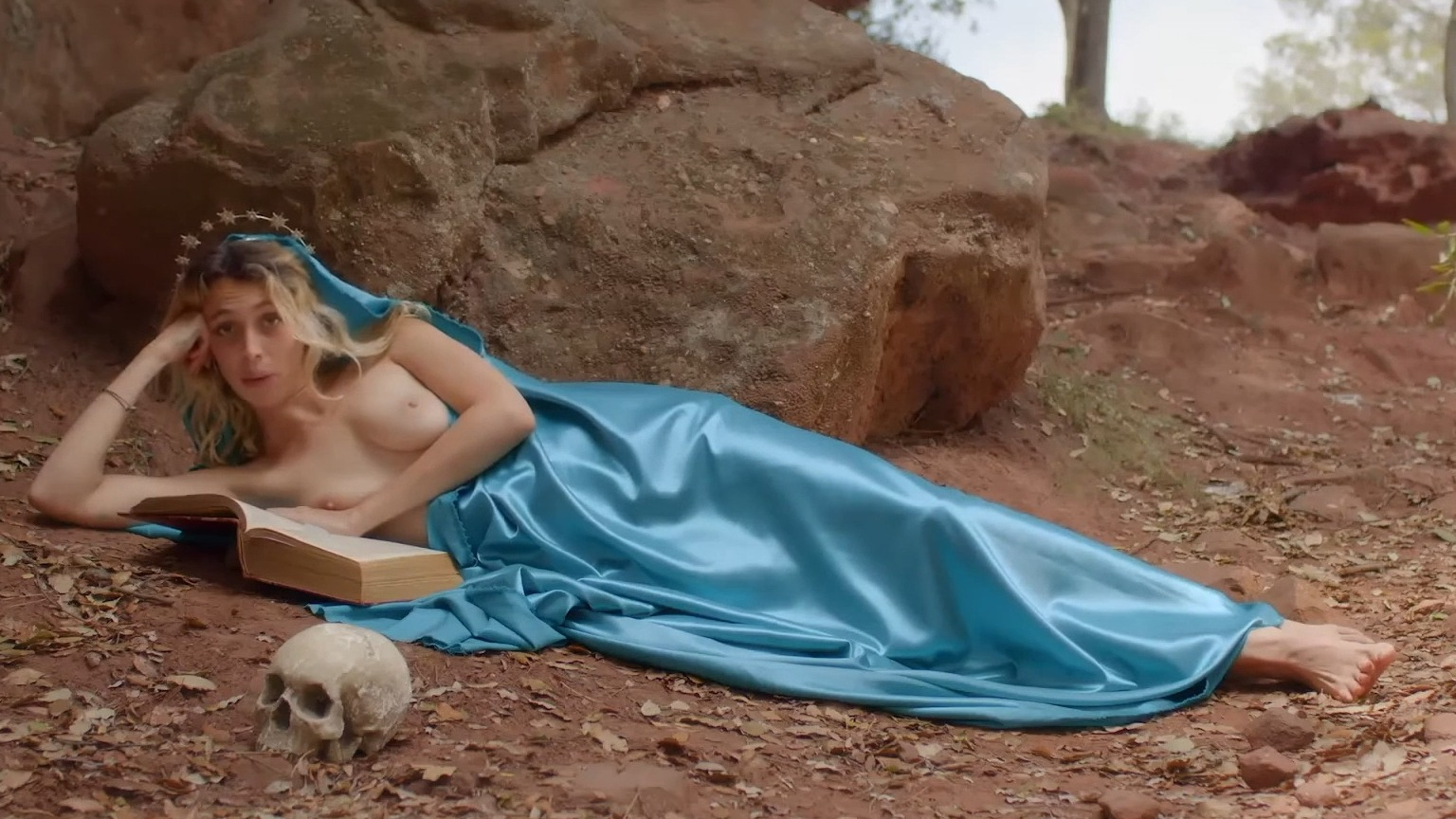 Mar Nantas Nude in La revolución de las musas. Breasts, bush, butt. 353548