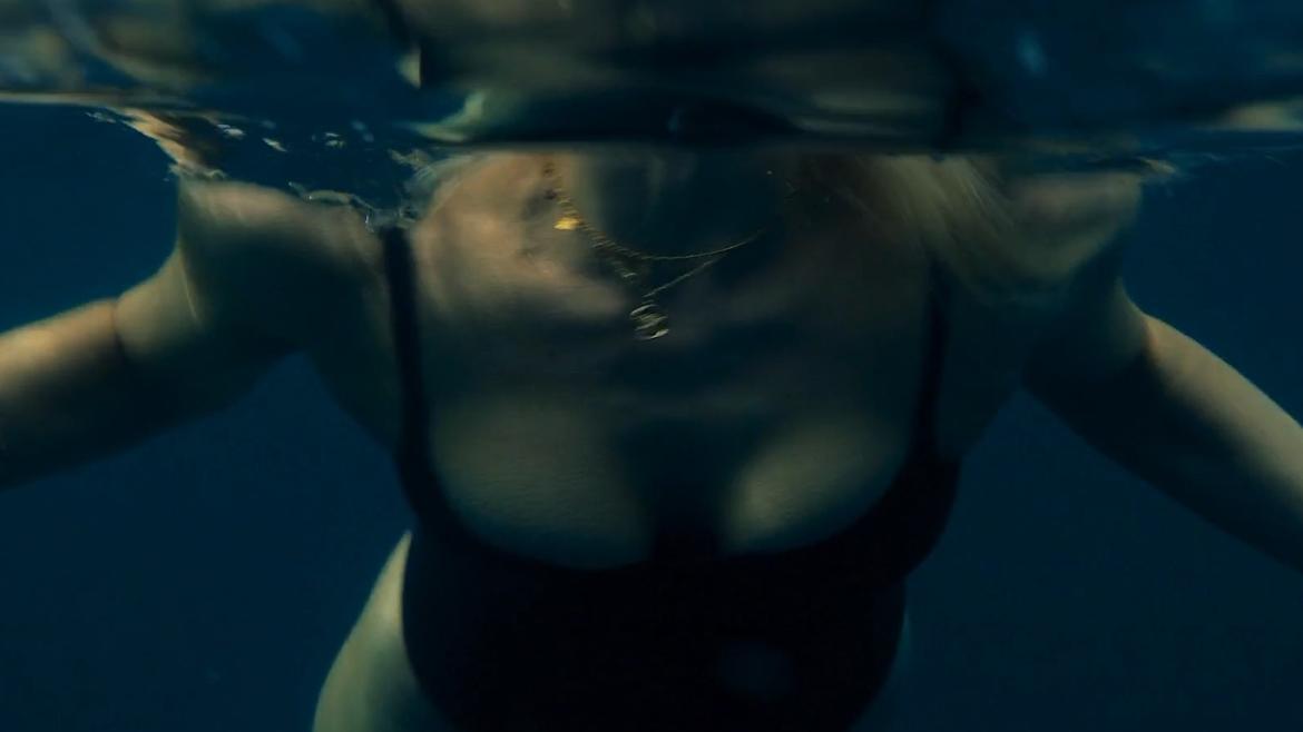 Émilie Dequenne, Lisa Delamar in Survive (2024) Sexy Bikini Bikini Sexy 353608