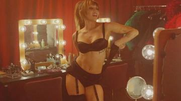 Miley Cyrus in Miley Cyrus: Something Beautiful (2025) Sexy Underwear Sexy Thong 353994