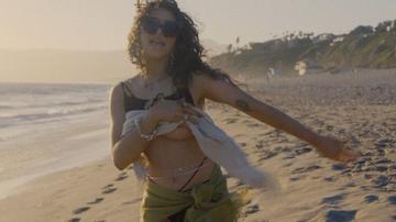 Rachel Sennott, Odessa A'zion, True Whitaker in I Love LA (2025) Sexy Underwear Left Nipslip Bikini Thong Bikini Breasts 355287