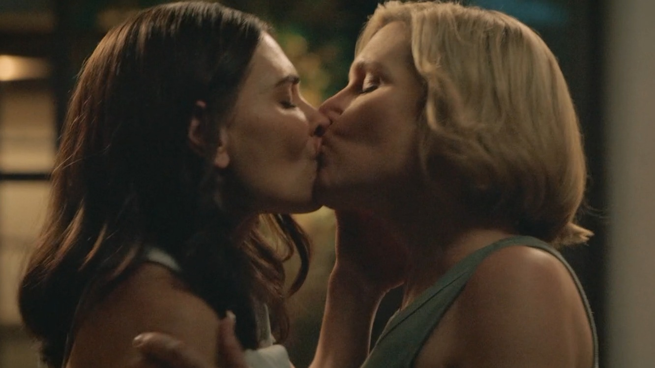 Sexiest Scenes of Zosia from Pluribus. Lesbian, butt, sexy. 355703