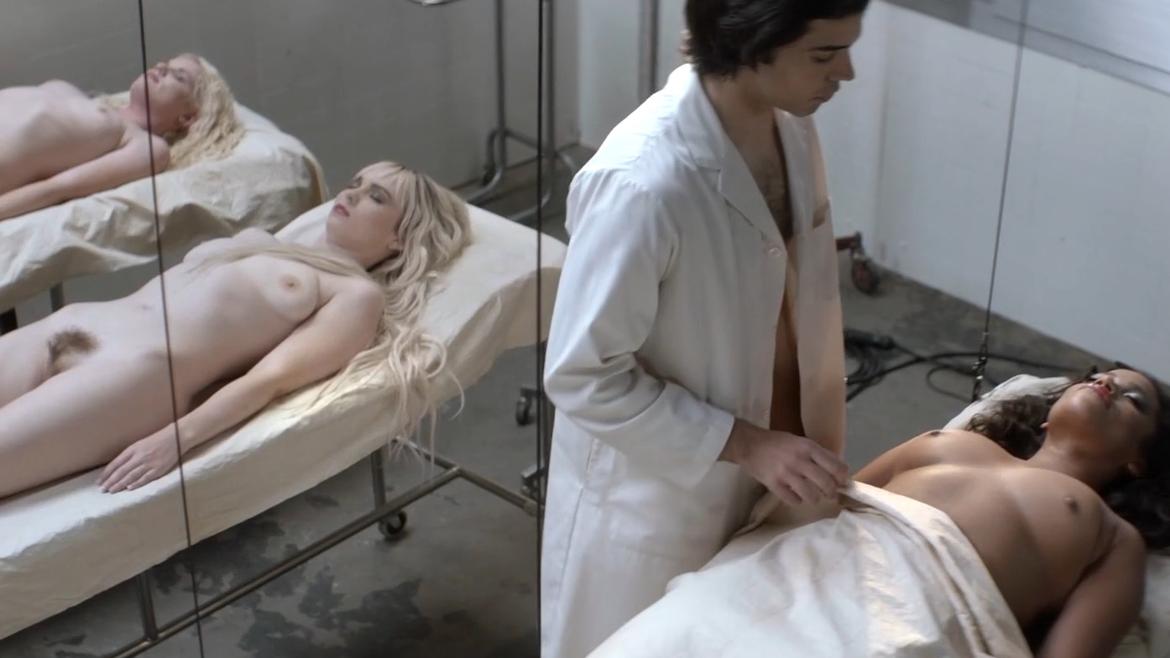 Vivian Lamolli, Lilly Bell, Nikki Sweet in Queen of Manhattan (2025) Breasts Bush Full Frontal Bikini Breasts 355837