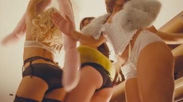 Sabrina Carpenter, Margaret Qualley, Madelyn Cline in House Tour (2026) Sexy Underwear Sexy Underwear 356835